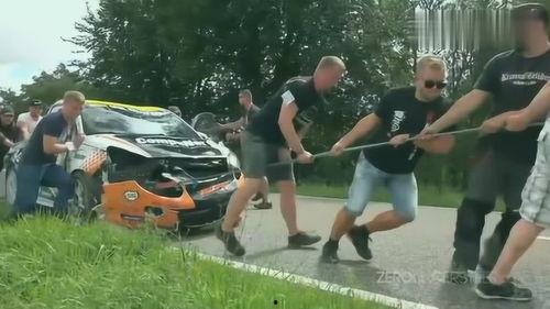 拉力事故吃瓜群众,吃瓜群众围观，揭秘惊心动魄一幕