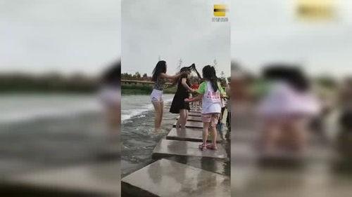 girl吃瓜视频,女孩的吃瓜视频大揭秘 第1张 girl吃瓜视频,女孩的吃瓜视频大揭秘 第1张