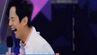 ktv白衣男子吃瓜,揭秘娱乐圈的神秘一角  第3张