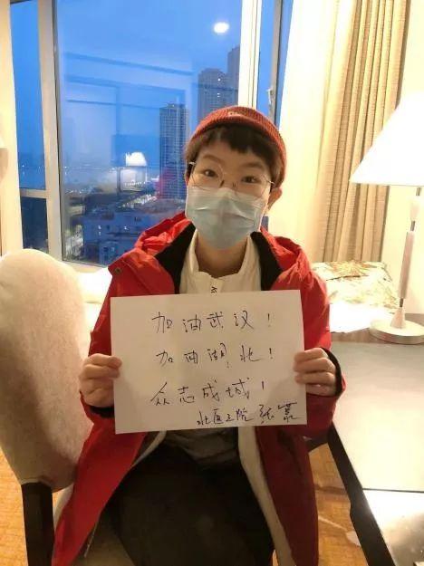 微山张蒙吃瓜,瓜田里的欢乐时光  第1张